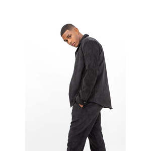 เสื้อโอเวอร์เชิ้ตผู้ชายสีดำลำลอง ระบายอากาศได้ดี ผ้าลูกฟูกเนื้อละเอียด ทรงมาตรฐาน ปกติ ตัดเย็บแบบกึ่งโค้ง - Product Image 4