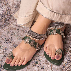 Kolhapuris Pequeños Colgantes con Motivo de Arco Elaborado, Hechos a Mano, Antideslizantes, Personalizables, Impresos, Tendencia de Moda - Product Image 2