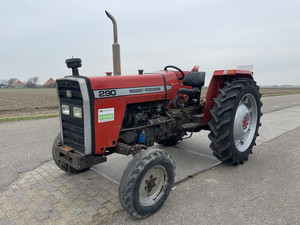 รถแทรกเตอร์มือสอง Massey Ferguson 290 คุณภาพพรีเมียม พร้อมจัดส่งรวดเร็ว ซื้อวันนี้ เพิ่มประสิทธิภาพการเกษตรของคุณด้วยความเหนือชั้นที่ไม่มีใครเทียบ - Product Image 2