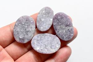 Cabochon de lépidolite de forme ovale naturelle de qualité supérieure 100% Cabochon de lépidolite poli à la main pierres précieuses en vrac pour la fabrication de bijoux - Product Image 2