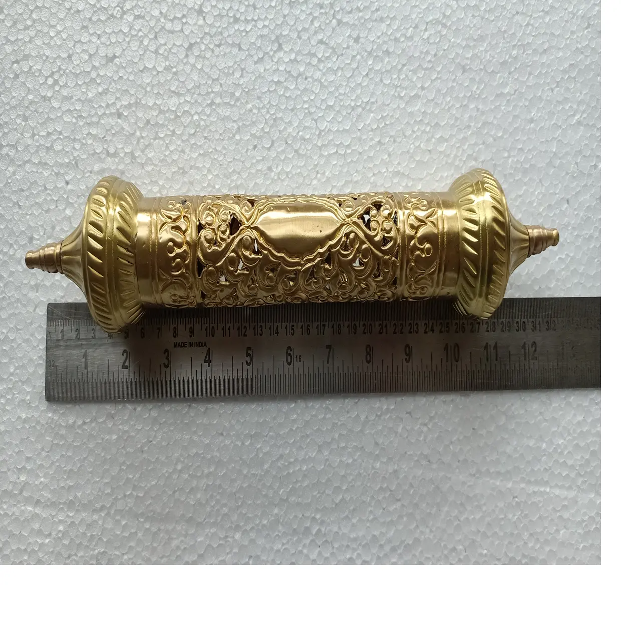 Tùy chỉnh thực hiện Brass Scroll ống được làm từ 100% Brass kim loại với tay khắc Die cắt giảm lý tưởng cho di chuyển mời