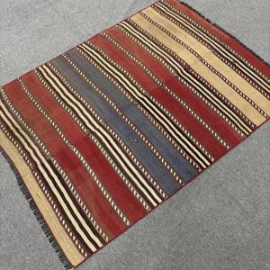 Tapis d'appoint turc Kilim 3,3x4,6 pi (101x140 cm), tapis vintage rouge à motifs floraux - Product Image 2