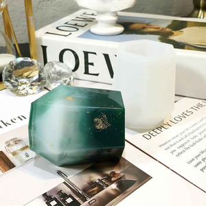 Portalápices de resina hechos a mano con colores vibrantes y un acabado brillante, perfecto para organizar por tradebit - Product Image 5