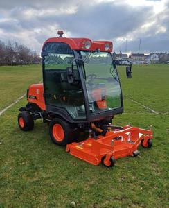 Tracteur tondeuse diesel commercial Kubota F2890 F3690 haut de gamme 4x4 avec cabine et plateau de coupe de 72 pouces - Product Image 1