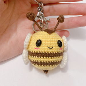 LLavero de animales de ganchillo hecho a mano lindo Amigurumi llavero colgante tejer llavero mochila coche encantos OEM ODM hecho en Vietnam - Product Image 5