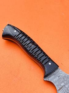 Cuchillo de caza y desollado de acero de Damasco hecho a mano con Funda de cuero personalizable opciones OEM disponibles - Product Image 3