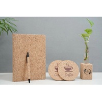 Ensemble de cadeaux d'entreprise de produits en liège contenant des stylos de créateur sous-verres T-light et des agendas promotionnels et des carnets de notes Cadeaux d'affaires