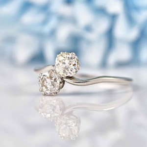 Bague de fiançailles antique en diamant taillé dans une ancienne mine de 1.5 carats Toi Et Moi faite à la main en platine élégant cadeau de la Saint-Valentin bagues fines - Product Image 2