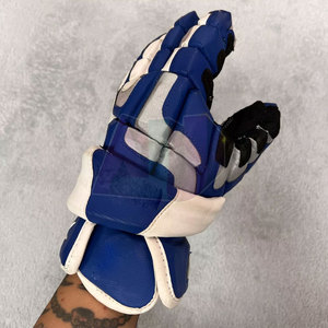 Gants de crosse en cuir durables de haute qualité avec sangle de poignet réglable légère et rembourrage confortable pour l'entraînement et les matchs - Product Image 2