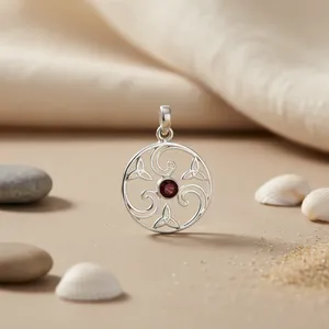 Colgante de Plata 925 con Granate Celta, Diseño Clásico de Flor, Engaste en Bisel, Unisex, para Uso Diario - Product Image 2