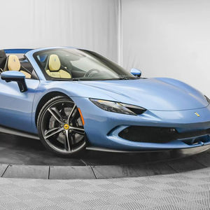 Ferrari 296 GTS Convertible 2024, Ligeramente Usado, en Excelentes Condiciones - Product Image 2