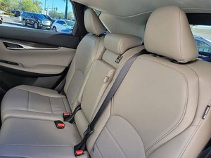 SUV de luxe d'occasion 2024 |   Essence turbo 2,0 L |   Transmission intégrale automatique |   Intérieur en cuir |   Toit ouvrant panoramique |   Véhicule à conduite à gauche - Product Image 4