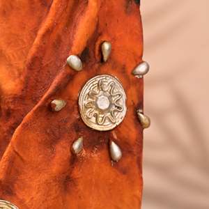 รูปปั้นผู้หญิงชาติพันธุ์สีทอง ทำจากเรซิ่น - Product Image 6