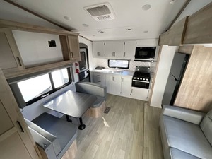 VENDEDOR VERIFICADO DE K-E-Y-S-T-O-N-E Arcadia Select 21SR USADO DEL 2024 DISPONIBLE PARA LA VENTA - Product Image 5