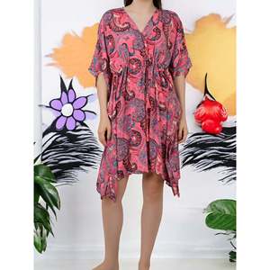 Caftán de Seda Rosa con Estampado Paisley para Mujer # 1625 Elegante Traje de Baño con Capa Protectora - Product Image 1