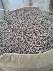 Granulés de bois durables vietnamiens avec 618 de densité 4500J Calory 13% Humidité 3% Teneur en cendres Diamètre 8-13mm pour chauffage intelligent - Product Image 1