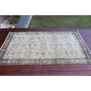 Alfombra Turca Vintage, Alfombra de Lana con Estampado Animal en Tonos Marrón y Blanco, 3.8x6.9 pies - Product Image 3