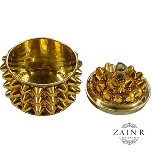 Pot orné d'argent Cette pièce murmure un passé élégant, portant une beauté mélancolique et la touche d'une époque révolue. - Product Image 2