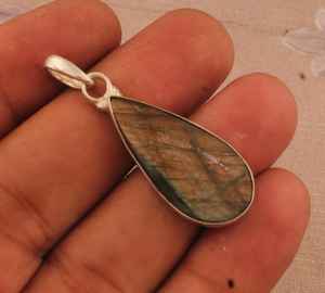 Pendentif vintage fait à la main en argent sterling 925 Labradorite de feu bleu naturel avec placage à l'or cadeau unisexe de fiançailles - Product Image 2