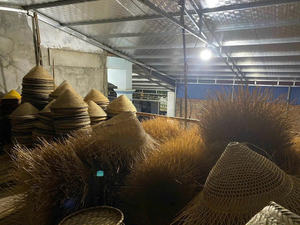 LAMPE CONIQUE EN BAMBOU ARTISANALE/LUMIÈRE CHAUDE ET NATURELLE/FABRIQUÉE AU VIETNAM - Product Image 3