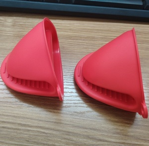En gros Maniques de four en silicone résistantes à la chaleur, avec poignée antidérapante, de qualité alimentaire, pour la cuisine et la pâtisserie, logo personnalisé OEM disponible - Product Image 6