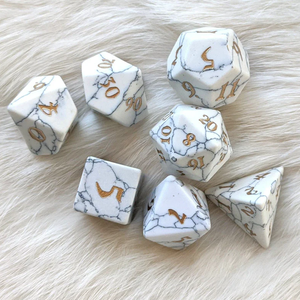 Dés en pierre de haute qualité, howlite, cristal naturel, pierres de guérison reiki, pierres gravées, ensemble de dés personnalisés, cristal viking - Product Image 6