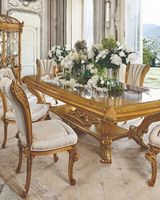 Ensemble table et chaises de luxe en bois de qualité supérieure pour les grandes maisons offrant un confort luxueux et une belle esthétique intemporelle
