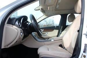 เมอร์เซเดส-เบนซ์ ซี-คลาส ซี 300 4MATIC ขับเคลื่อนล้อหน้า 4 ประตู ซีดาน ปี 2020 ภายในสีอ่อน เบาะหนัง เกียร์อัตโนมัติ 8 สปีด เทอร์โบ ล้อแม็ก R16 พวงมาลัยซ้าย เครื่องยนต์เบนซิน - Product Image 3