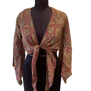 Blusa modesta de seda vintage India hecha a mano estilo bohemio hippie top de verano con mangas acampanadas y abrigo corto frontal beige - Product Image 1