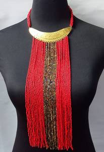 Collier artisanal brodé de perles rouges avec plaqué or et design à franges pour femmes - Product Image 4