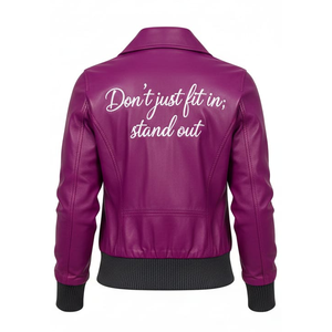 Blouson d'hiver épais imperméable en coton violet pour femme avec col montant et bordure côtelée grise, imprimé au dos - Product Image 3