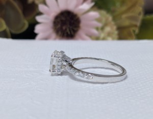 Anillo de Compromiso Clásico de Oro Blanco Sólido de 10K/14K con Diamante Cultivado en Laboratorio de Corte Cojín de 2 Quilates, Regalo de Boda para Mujer, Anillo de Diamantes - Product Image 4