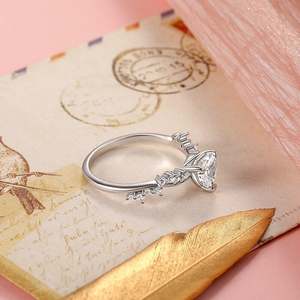 แหวนหมั้นรูปหัวใจทรงวงรีแพลตตินั่ม - แหวนคู่ชุบโรเดียม - Product Image 5