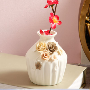 แจกันขิงลายดอกไม้สีแดงขาวแบบดั้งเดิม พร้อมลวดลายเถาวัลย์ที่ประณีต แจกันสวยงาม - Product Image 4