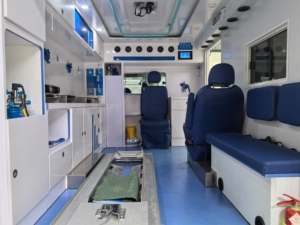 Used Medical <b>Ambulance</b> Vehicle Customization Supported for Emergency Transportation Negative Pressure Type - Product Image 2