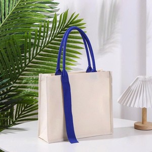 Sac fourre-tout en toile couleur crème avec poignée bleue et fermeture magnétique pour usage quotidien - Product Image 1