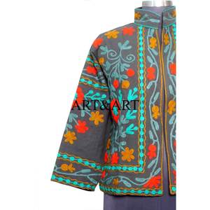 Chaqueta de Algodón Ecológica Acolchada y Bordada a Mano con Diseño Floral Multicolor Suzani para Mujer, Transpirable, Hecha a Mano por Artesanos - Product Image 2