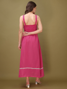 Robe à col licou sans manches et évasée pour femmes - Product Image 3