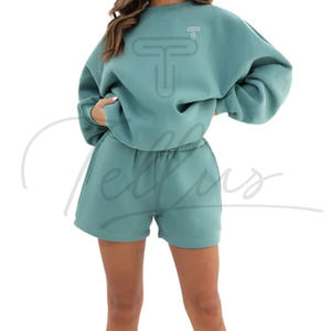 เสื้อสเวตเชิ้ตคอกลมลายโลโก้แบบกำหนดเองสำหรับฤดูหนาว ชุดเซ็ตเสื้อและกางเกงขาสั้นผ้าฝ้ายผสมคุณภาพสูง ระบายอากาศได้ดี บุซับในอย่างดี สำหรับผู้หญิง รับผลิตแบบ OEM - Product Image 1