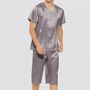 Vestido de noche personalizado para hombres 4xl Pijamas de satén de seda Conjunto corto de hombres Pijamas de verano Conjunto de ropa de dormir de seda para hombres - Product Image 4