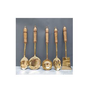 Cuillère de service en laiton au design élégant pour la restauration, utilisation en vaisselle, couverts de luxe, cuillère en laiton pour café, thé, dîner, dessert avec finition polie - Product Image 2