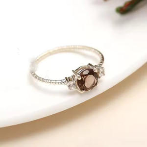 Bague minimaliste en argent sterling 925 pour femme Quartz fumé coupe ronde avec griffe bande de fiançailles classique pour la fête de mariage - Product Image 6