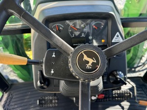Tracteur agricole à roues John Deere 5075M d'occasion de 2014, 75 CV avec moteur et boîte de vitesses - Product Image 5