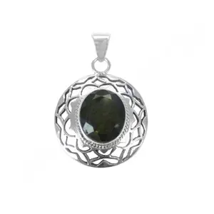 Colgante de Plata 925 Hecho a Mano con Amatista Verde de Corte Ovalado y Dije de Platino en Oro Rosa para Mujer, Estilo Religioso - Product Image 2
