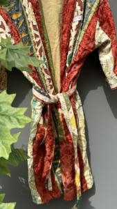 Venta al por mayor de chaquetas Kantha de algodón indio hecho a mano para las mujeres Vintage acolchado invierno Multi-Patchwork diseño transpirable sostenible - Product Image 3