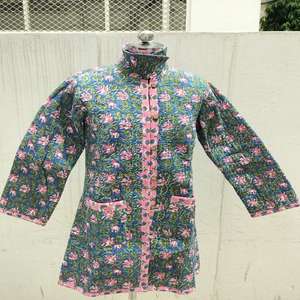 Chaqueta Acolchada de Algodón para Mujer, Estilo Otoño-Invierno, Abertura Frontal, Hecha a Mano, con Diseño Floral Multicolor Verde, Gruesa y Ecológica - Product Image 4