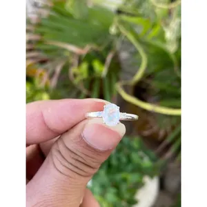 Anillo Ovalado de Piedra Lunar Arcoíris, Plata de Ley 925, Anillo de Piedras Preciosas Hecho a Mano, Proveedor de Joyería al por Mayor - Product Image 1
