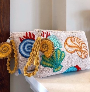 Bolsa bordada con cuentas de semillas de colores con diseño de fiesta Floral único, bolsa personalizada para monedas de cuentas de semillas a granel para tiendas de regalos Boutique - Product Image 3