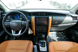 Nouveau SUV Toyota Fortuner 2026, 299 ch, 5 places, 1999 cm³, toit ouvrant, spécifications GCC, transmission automatique 6 cylindres, conduite à gauche - Product Image 5