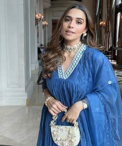 DESIGNER LOURD NET SEQUENCE TRAVAIL KURTI BAS AVEC QUATRE LATÉRAUX DUPATTA TRADITIONNEL WEAR PLUS BAS PRIX VÊTEMENT ETHNIQUE Alphanumero - Product Image 4